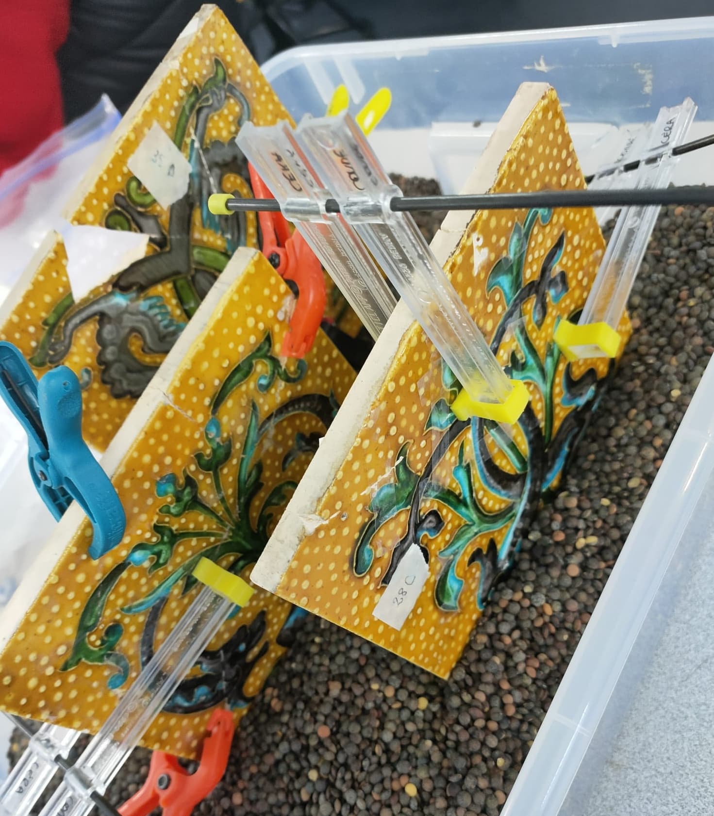 Collage de carreaux en barbotine