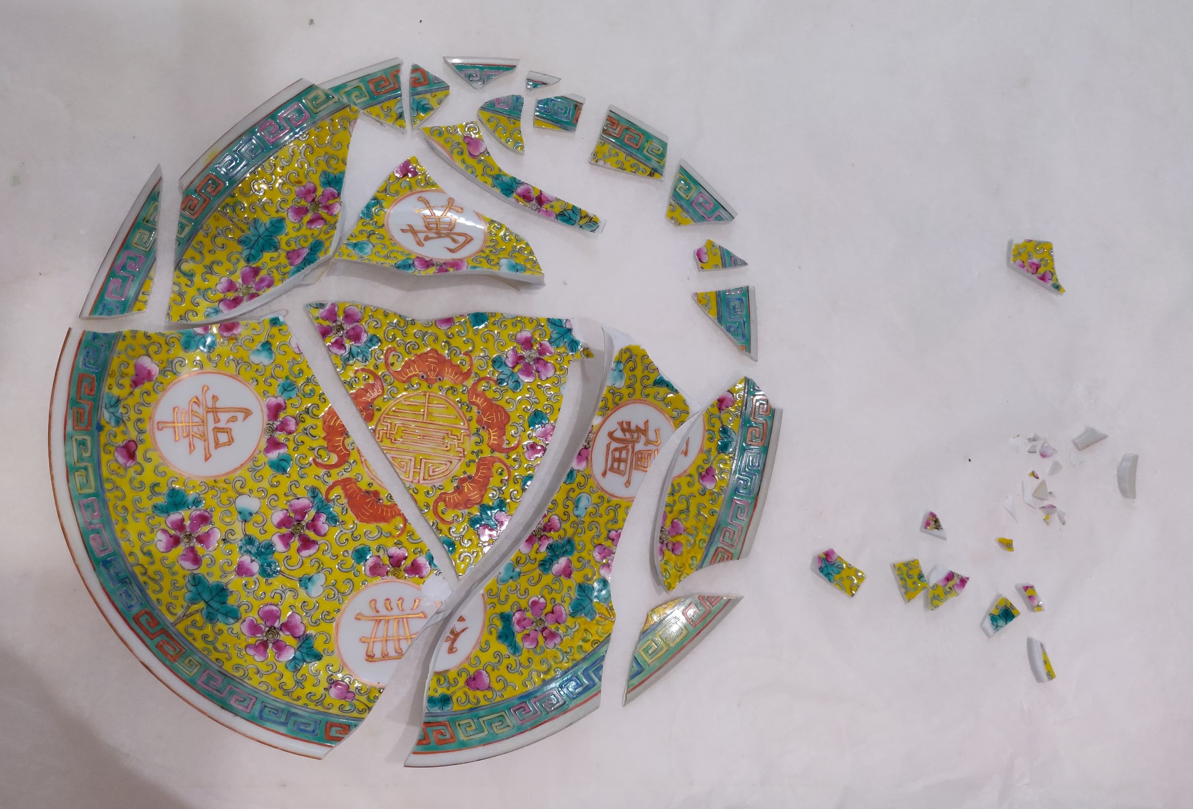 Assiette chinoise du XIXe siècle avant restauration