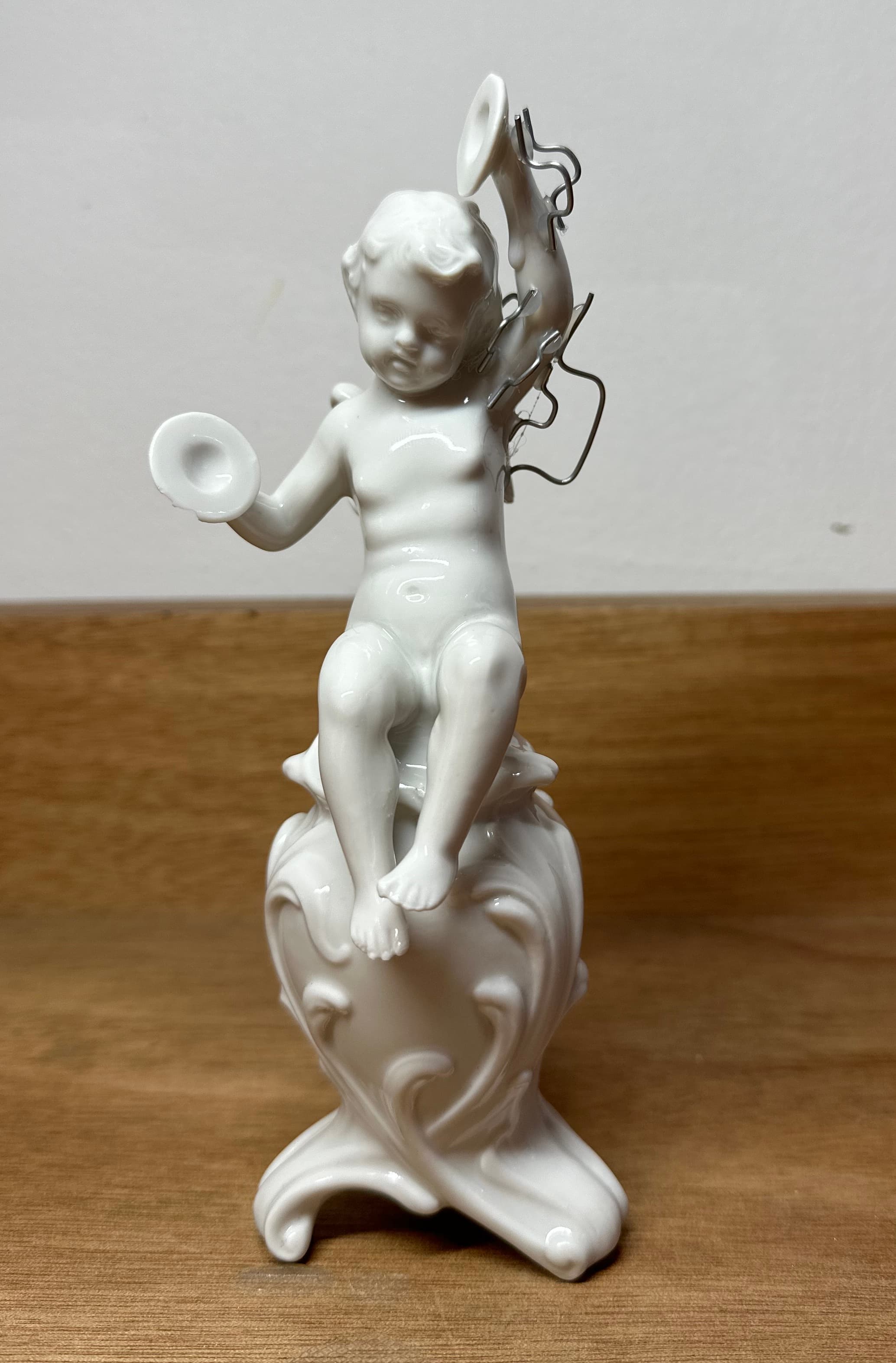 Statuette pendant collage