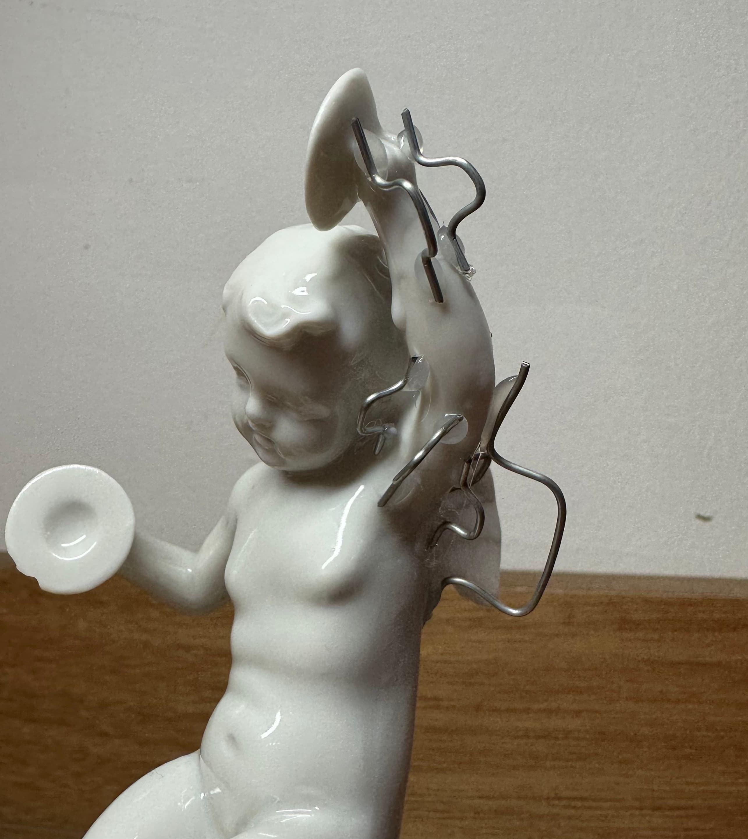 Statuette pendant collage