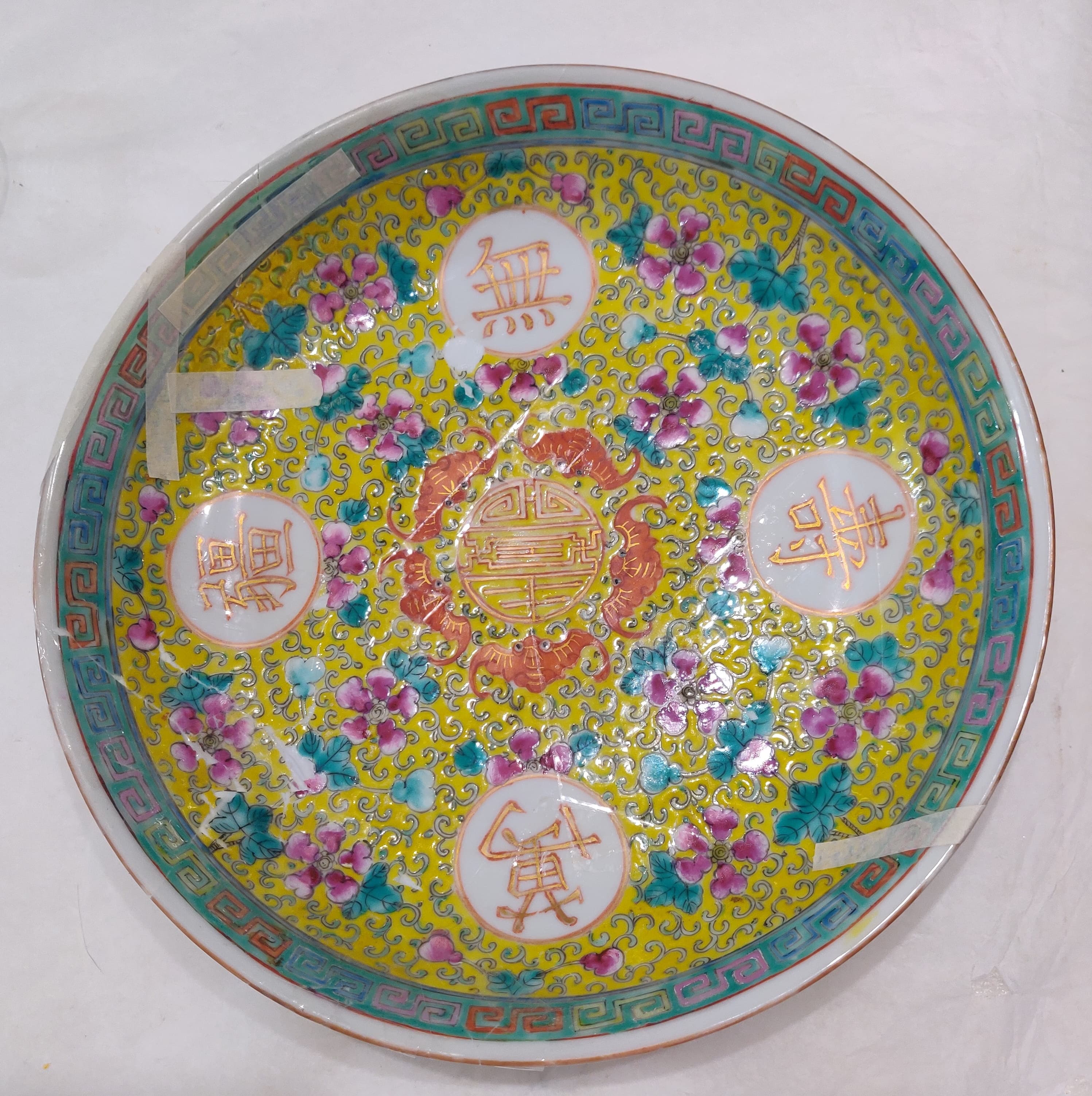 Assiette chinoise du XIXe siècle pendant restauration