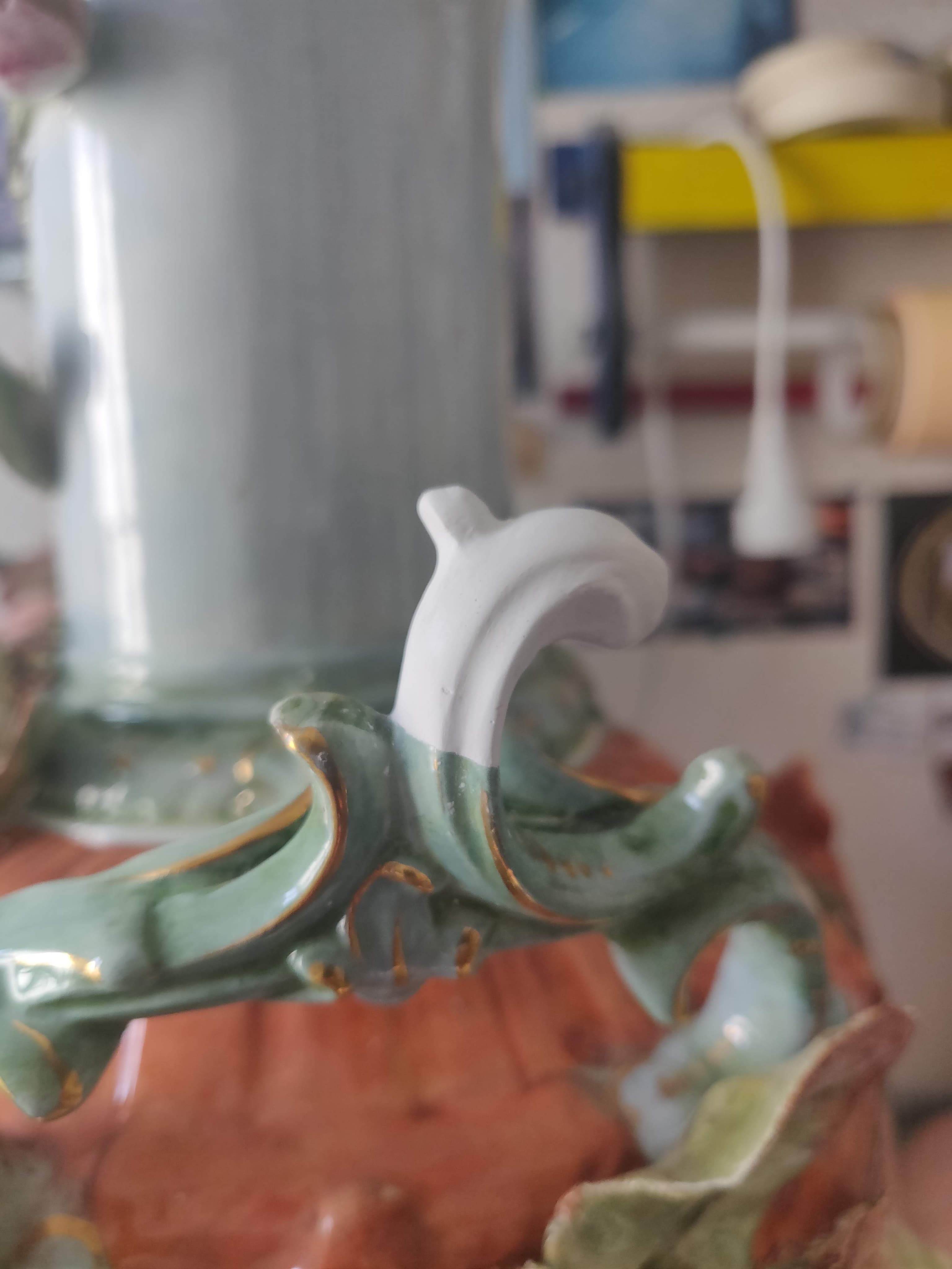 Comblement des parties manquantes d'une faïence