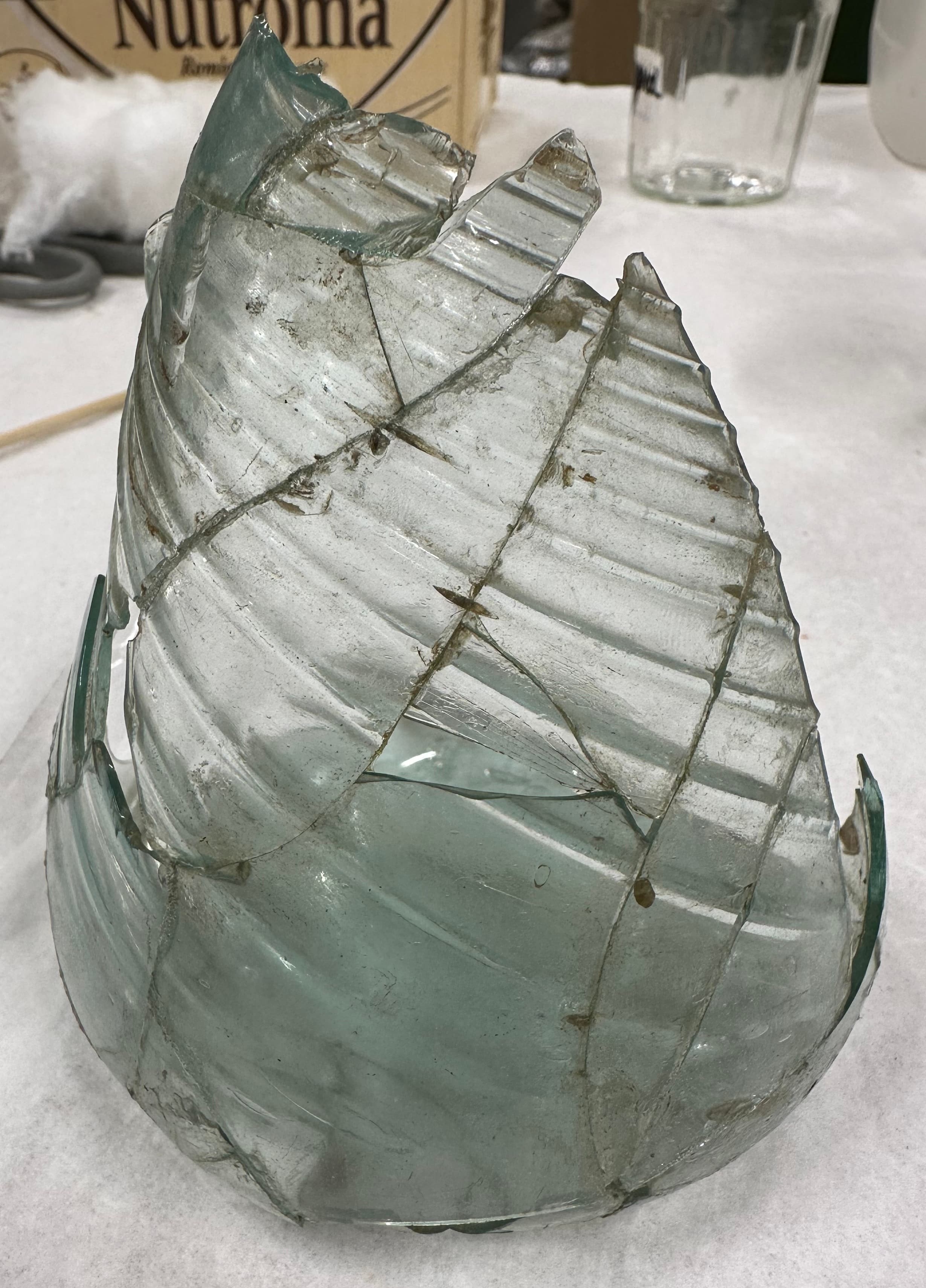 Bouteille romaine avant restauration