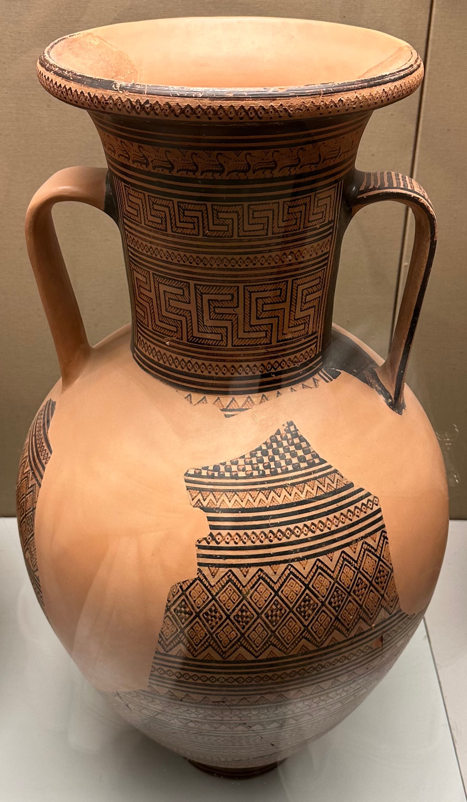 The Elgin Amphora Greek, exemple de restauration archéologique au British Museum